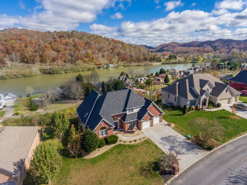 123 Tradewind St, Clinton, TN 37716