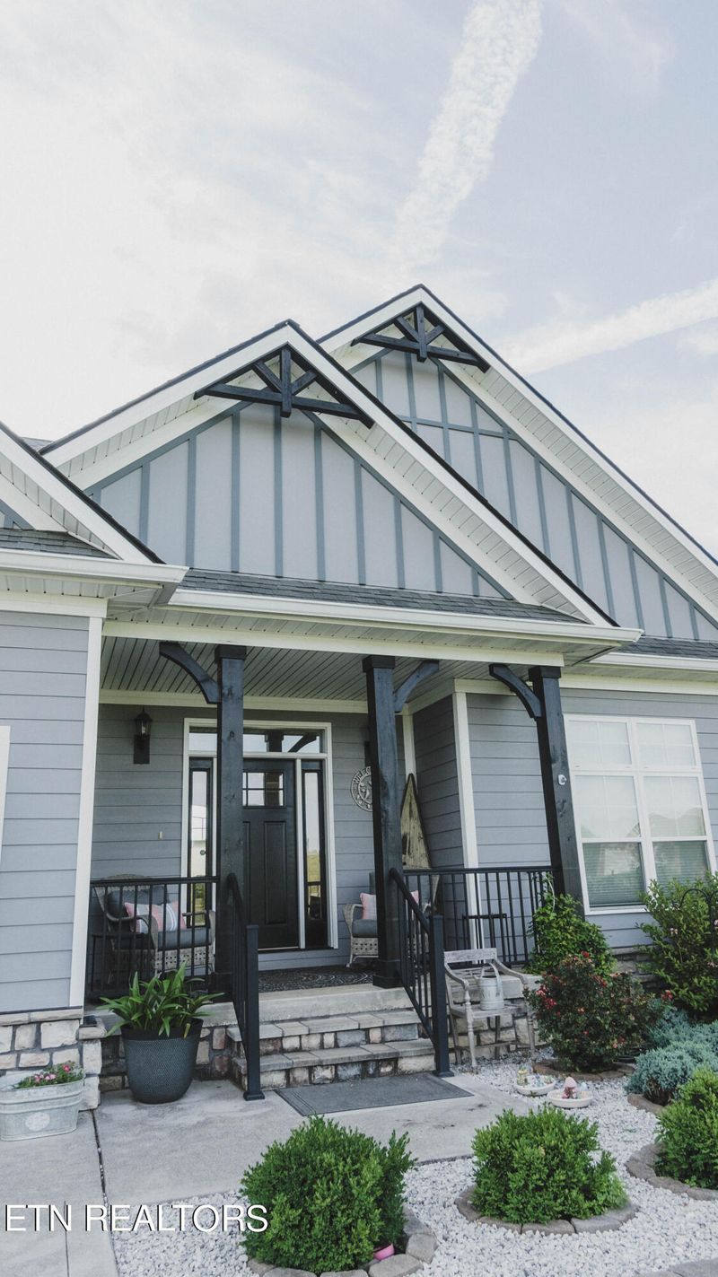 1230 Rippling Waters Cir, Sevierville, TN 37876