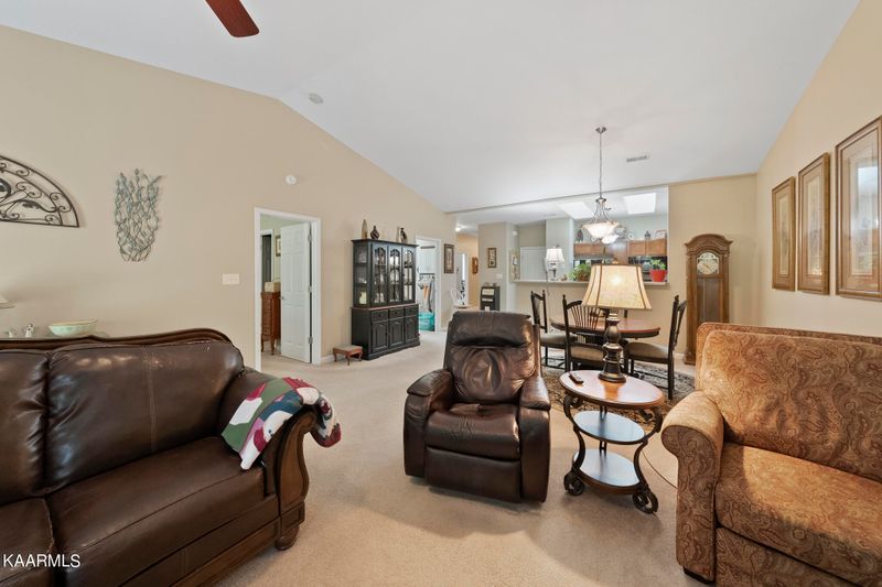 1231 Harbin Ridge Ln, Knoxville, TN 37909