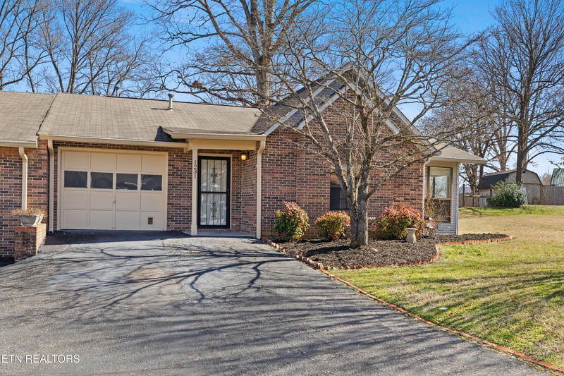 1231 Karina Cir, Maryville, TN 37804