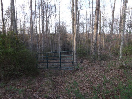 1231 N Lowe Rd, Crossville, TN 38571