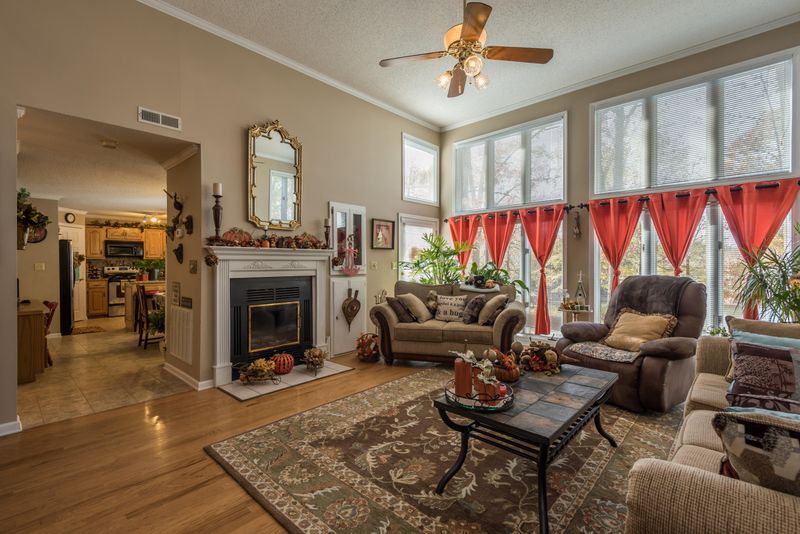 1232 River Oaks Dr, Kingston, TN 37763