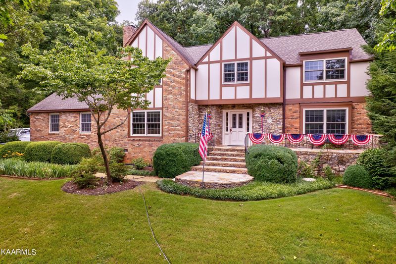 12325 N Fox Den Dr, Knoxville, TN 37934