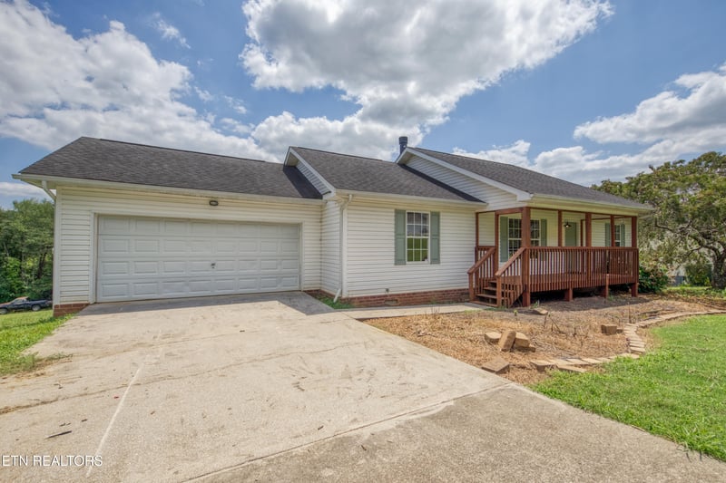 1233 Buford Ct, Greenback, TN 37742
