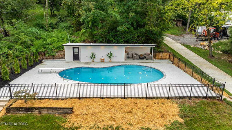 1233 Cherokee Blvd, Knoxville, TN 37919