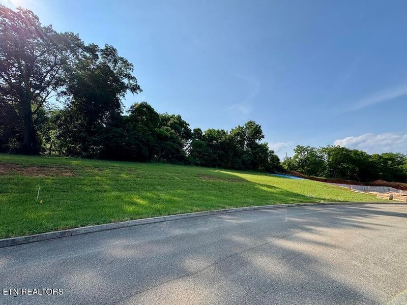 12333 Green Mountain Dr, Knoxville, TN 37934