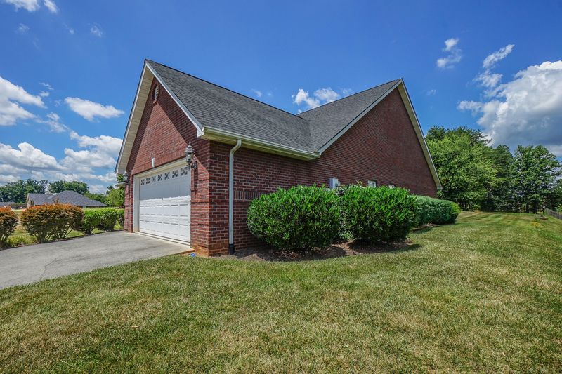 1235 Houston Springs Rd, Greenback, TN 37742