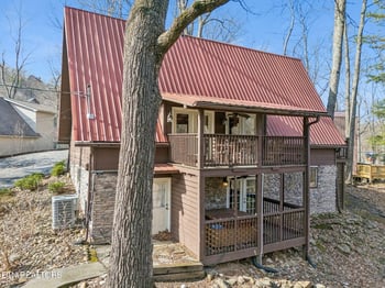1235 N Baden Dr, Gatlinburg, TN 37738