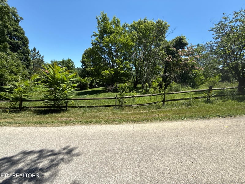 1235 Sharp Ln, Caryville, TN 37714