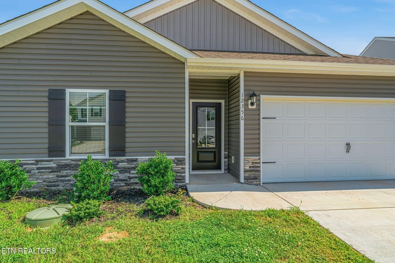 12356 Manhattan Ln, Knoxville, TN 37932