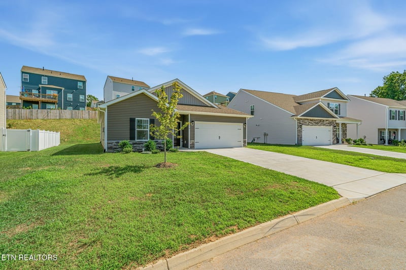12356 Manhattan Ln, Knoxville, TN 37932