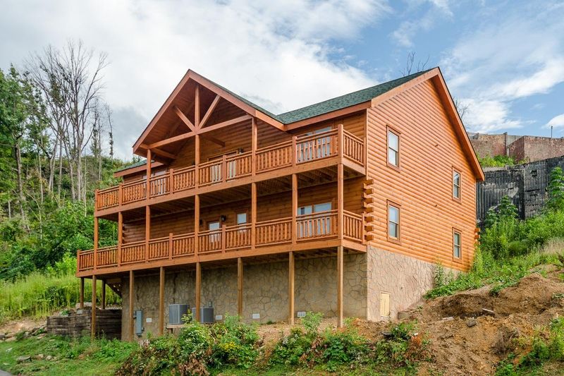 1237 Bird Nest Way, Sevierville, TN 37862