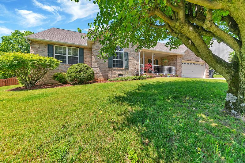 1237 Grenoble Dr, Knoxville, TN 37909