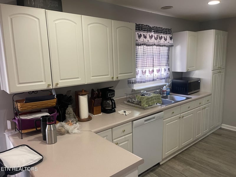 1239 Dossett St, Athens, TN 37303