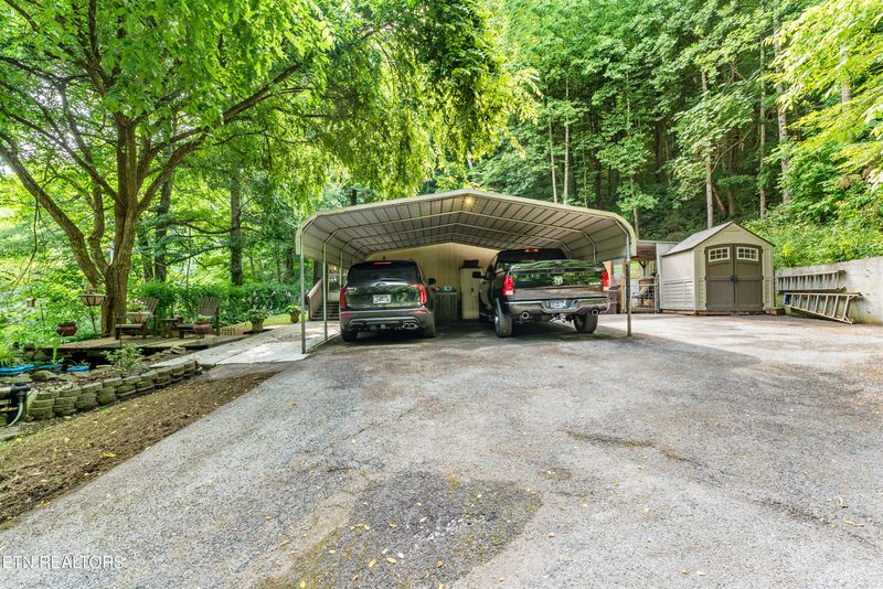 1239 Ridgeview Dr, Clinton, TN 37716