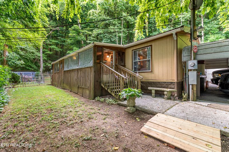 1239 Ridgeview Dr, Clinton, TN 37716