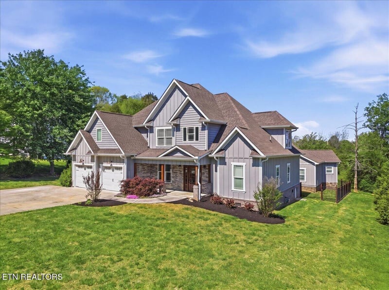 124 Alpine Dr, Clinton, TN 37716