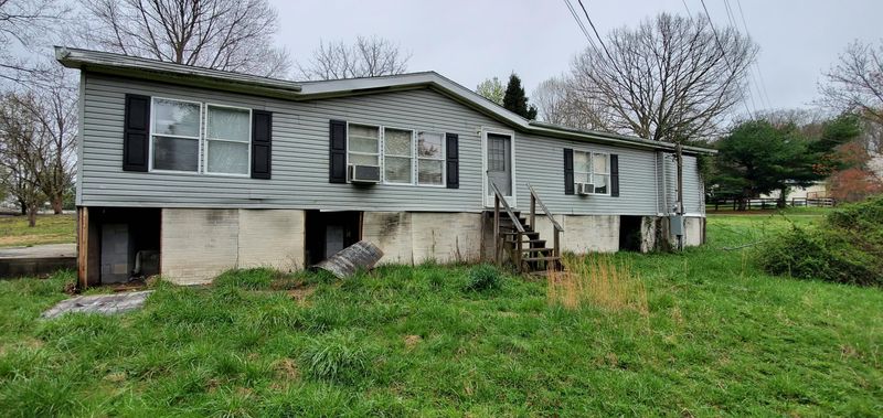 124 Andrew Ln, Jacksboro, TN 37757