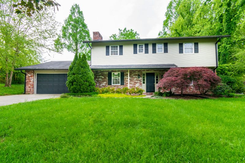 124 Baltimore Dr, Oak Ridge, TN 37830