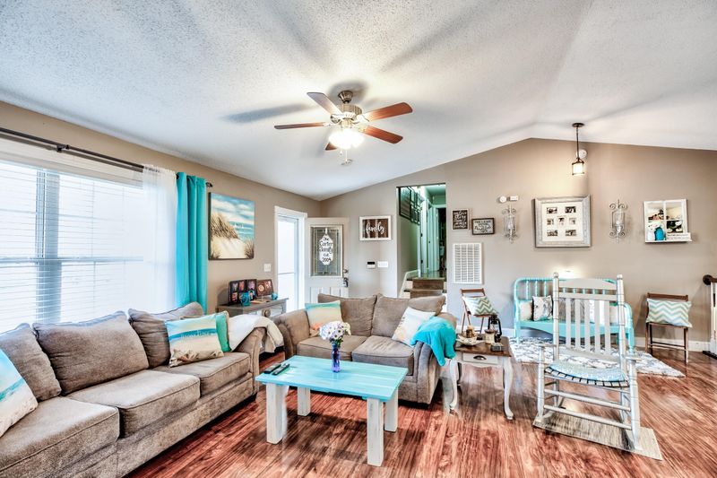 124 Bertha Ln, Jacksboro, TN 37757