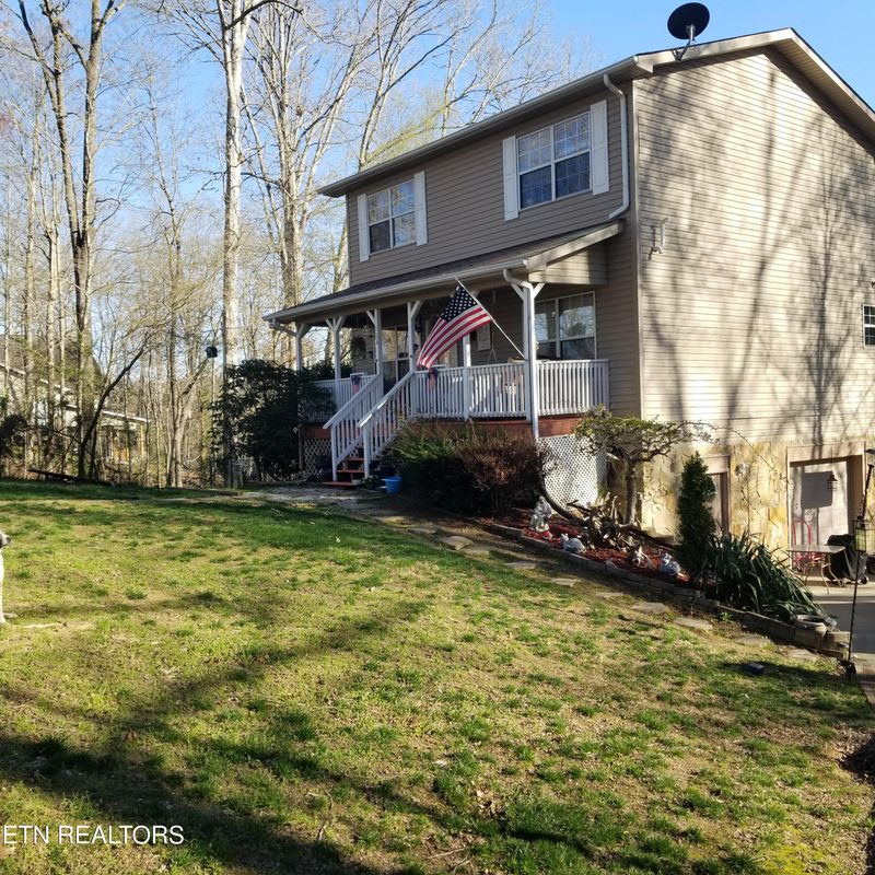 124 Boyd Ln, Harriman, TN 37748