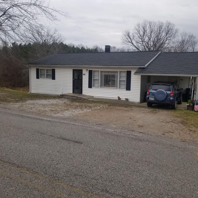 124 Burrville Rd, Sunbright, TN 37872