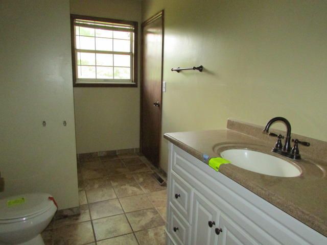 124 Charles Pl, Harriman, TN 37748