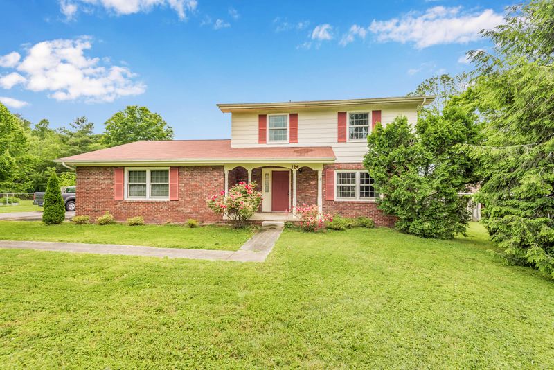 124 Clemson Dr, Oak Ridge, TN 37830