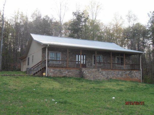 124 Co Rd 3, Riceville, TN 37370