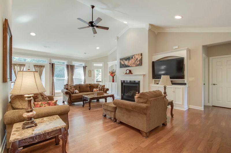 124 Depew Dr, Loudon, TN 37774