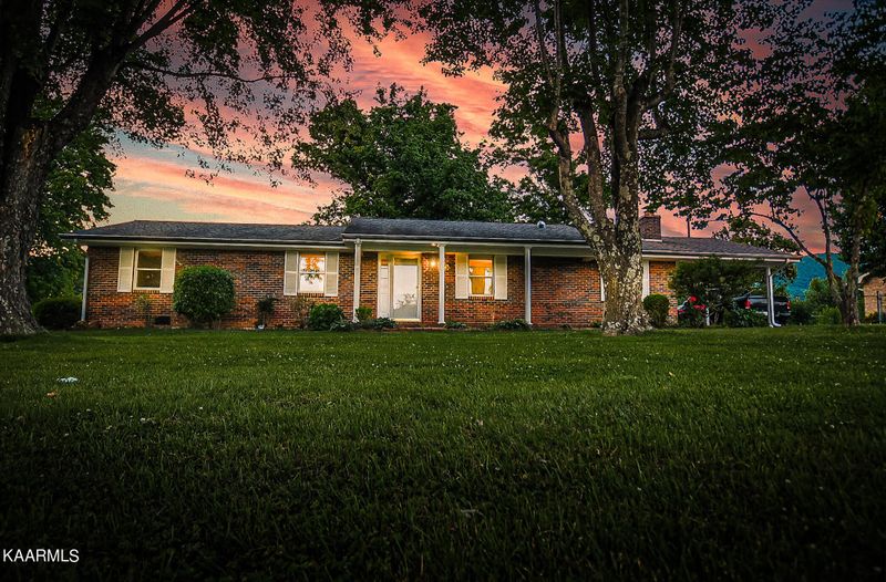 124 Donna Ln, Jacksboro, TN 37757