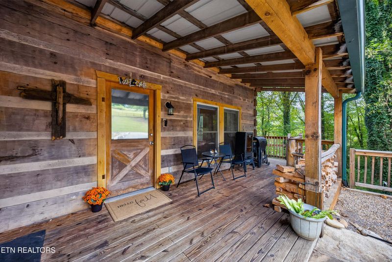 124 E Leatherwood Dr, Walland, TN 37886