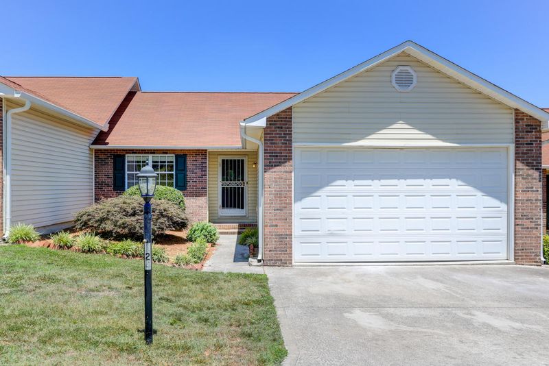 124 Executive Meadows Dr, Lenoir City, TN 37771
