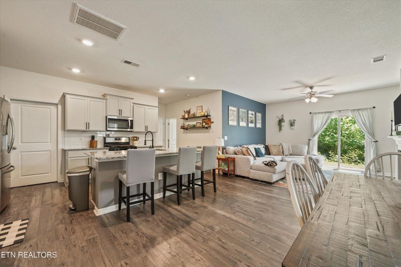 124 Harbour Pointe Ln, Oak Ridge, TN 37830