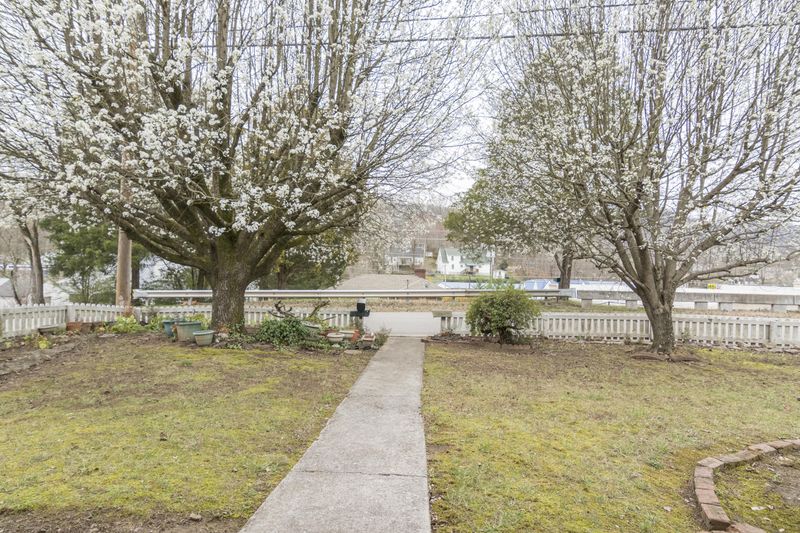 124 Mason St, Rocky Top, TN 37769