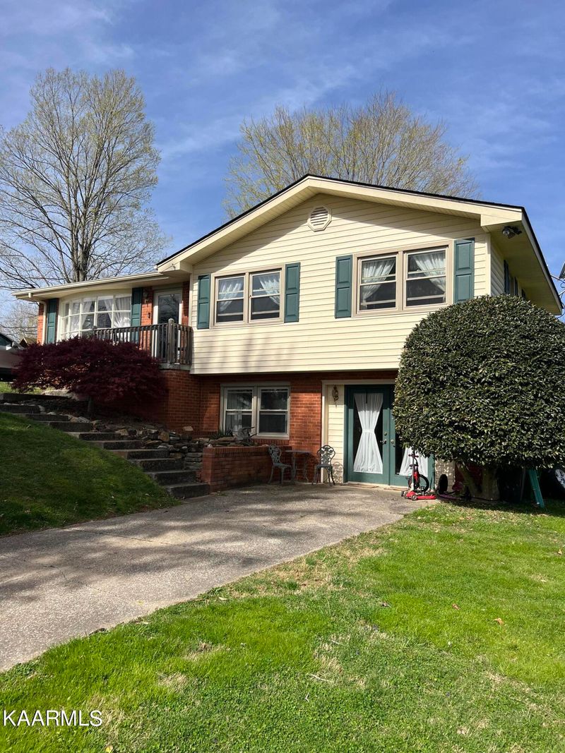 124 Meredith Rd, Lafollette, TN 37766
