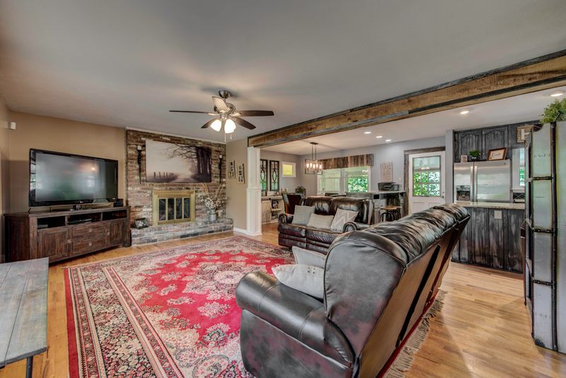 124 Nebraska Ave, Oak Ridge, TN 37830