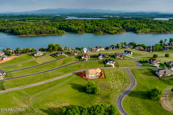 124 Nightingale Dr, Vonore, TN 37885