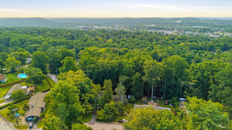 124 Orchard Cir, Oak Ridge, TN 37830