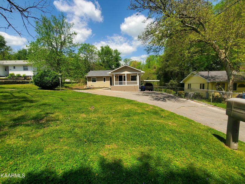 124 Outer Dr, Oak Ridge, TN 37830