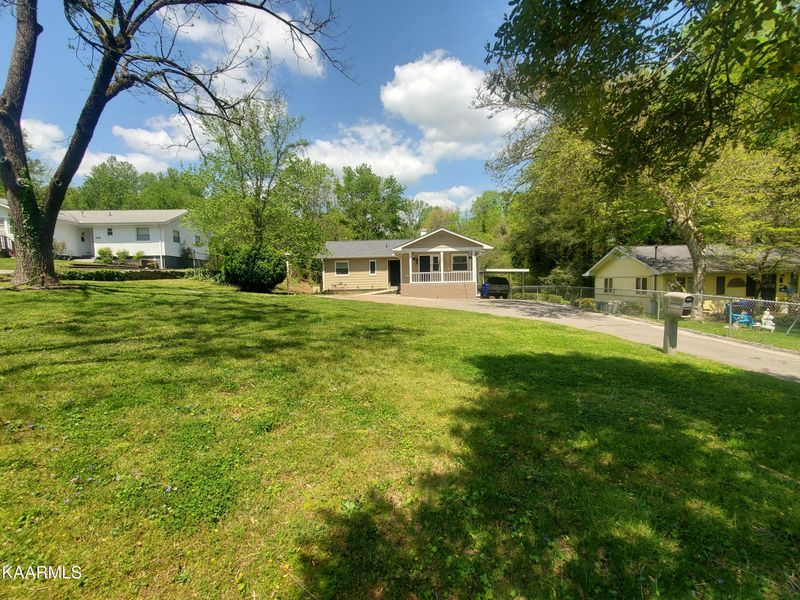 124 Outer Dr, Oak Ridge, TN 37830