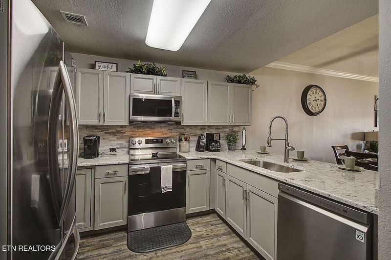 124 Plaza Dr #1102, Pigeon Forge, TN 37863