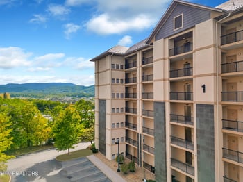 124 Plaza Dr #1303, Pigeon Forge, TN 37863