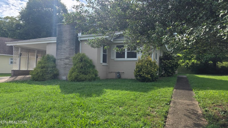 124 S Purdue Ave, Oak Ridge, TN 37830