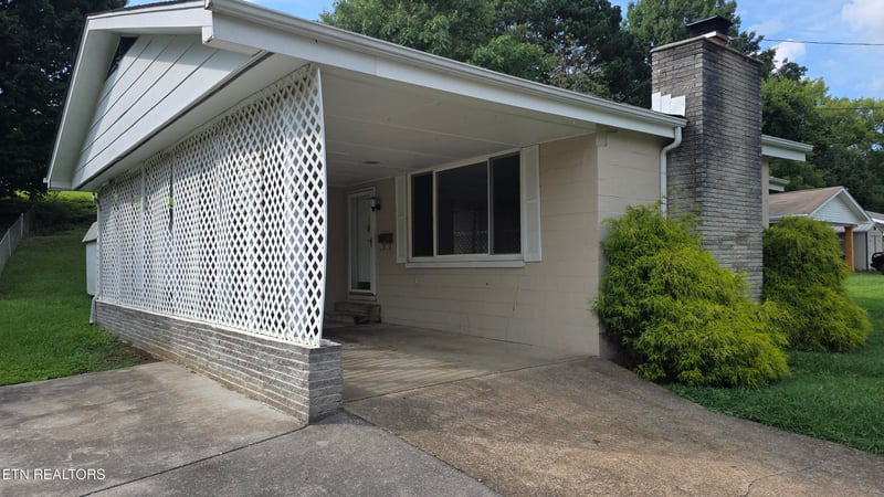 124 S Purdue Ave, Oak Ridge, TN 37830