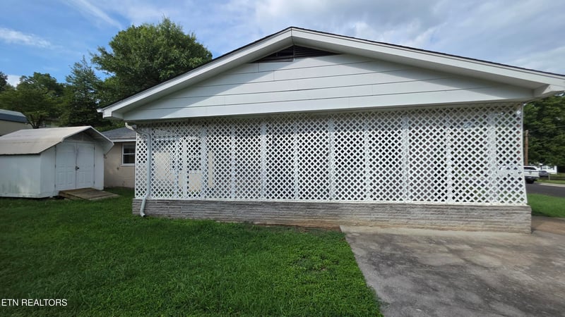 124 S Purdue Ave, Oak Ridge, TN 37830