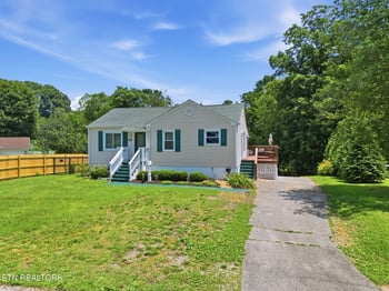 124 Salem Rd, Oak Ridge, TN 37830