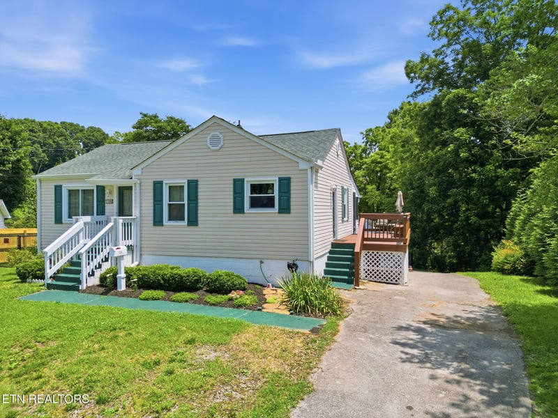 124 Salem Rd, Oak Ridge, TN 37830