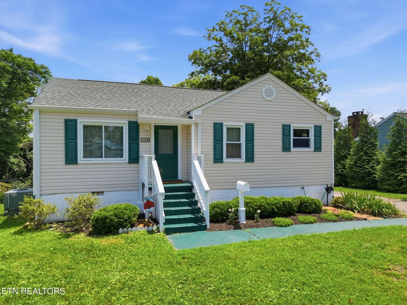 124 Salem Rd, Oak Ridge, TN 37830