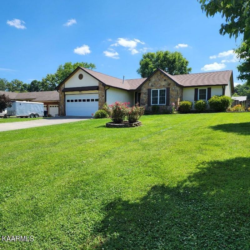 124 Stones Ln, Jacksboro, TN 37757